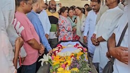 Pahalgam Attack: 'मारने के बाद सेल्फी ले रहे थे आतंकी, मेरे सामने 6 लोगों को मारी गोली', पिता की अंतिम विदाई के बाद बोला बेटा