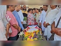 Pahalgam Attack: 'मारने के बाद सेल्फी ले रहे थे आतंकी, मेरे सामने 6 लोगों को मारी गोली', पिता की अंतिम विदाई के बाद बोला बेटा Pahalgam Attack: 'मारने के बाद सेल्फी ले रहे थे आतंकी, मेरे सामने 6 लोगों को मारी गोली', पिता की अंतिम विदाई के बाद बोला बेटा