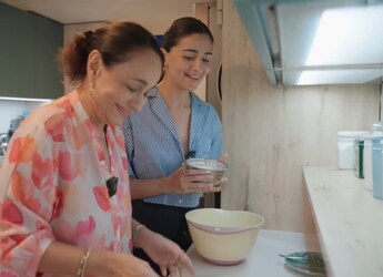 Watch: Alia Bhatt Learns How To Make Apple Crumble From Her Mother, Burns Her Hand Watch: Alia Bhatt Learns How To Make Apple Crumble From Her Mother, Burns Her Hand