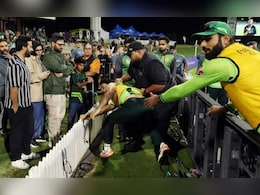Khushdil Shah Fight: तीसरे वनडे में मिली हार के बाद खुशदिल शाह की हुई फैन के साथ जमकर लड़ाई, मच गया बवाल, PCB ने लिया एक्शन Khushdil Shah Fight: तीसरे वनडे में मिली हार के बाद खुशदिल शाह की हुई फैन के साथ जमकर लड़ाई, मच गया बवाल, PCB ने लिया एक्शन