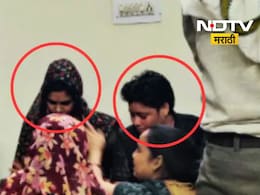 दोन मुलांची आई पडली शेजारच्या तरुणीच्या प्रेमात, दोघी घरातून पळाल्या, शोधल्यानंतर पोलिसांना बसला धक्का दोन मुलांची आई पडली शेजारच्या तरुणीच्या प्रेमात, दोघी घरातून पळाल्या, शोधल्यानंतर पोलिसांना बसला धक्का