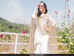 Hania Aamir Looks Bright In A White And Gold <i>Sharara</i> With A Gilded Mirrorwork <i>Dupatta</i> Hania Aamir Looks Bright In A White And Gold <i>Sharara</i> With A Gilded Mirrorwork <i>Dupatta</i>