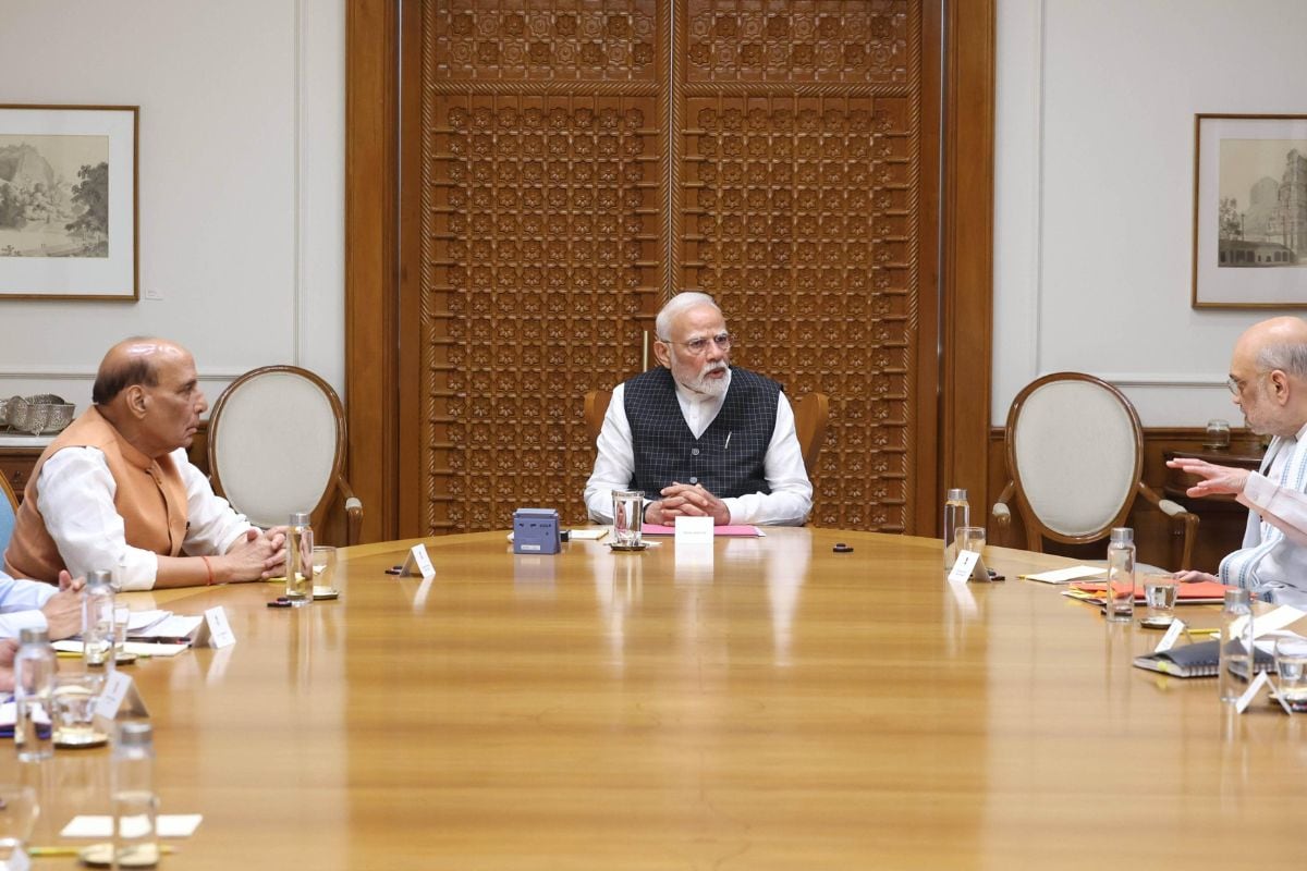 PM Modi Convenes Security Meeting After Deadly Delhi Blast: Investigation Reveals Potential Terror Plot