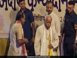 RSS Chief Performs Key Ritual At Wedding Of 125 Women On Akshaya Tritiya RSS Chief Performs Key Ritual At Wedding Of 125 Women On Akshaya Tritiya