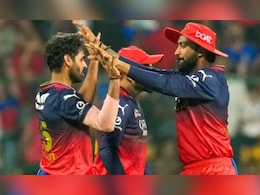 MI vs RCB: भुवनेश्वर कुमार ने रचा इतिहास, IPL का ऑल टाइम महारिकॉर्ड तोड़ मचा दी खलबली MI vs RCB: भुवनेश्वर कुमार ने रचा इतिहास, IPL का ऑल टाइम महारिकॉर्ड तोड़ मचा दी खलबली