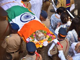 मनोज कुमार का पूरे राजकीय सम्मान के साथ हुआ अंतिम संस्कार, दर्शन करने पहुंचे अमिताभ बच्चन ने सलीम खान को लगाया गले, वीडियो वायरल