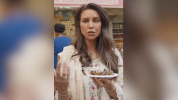 Celebrity Chef Sarah Todd Tastes Iconic Aam Papad Chaat In Amritsar, Watch Her Reaction