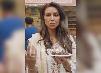 Celebrity Chef Sarah Todd Tastes Iconic Aam Papad Chaat In Amritsar, Watch Her Reaction Celebrity Chef Sarah Todd Tastes Iconic Aam Papad Chaat In Amritsar, Watch Her Reaction
