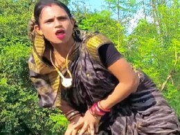 गांव की महिला ने साड़ी पहनकर और सिर पर पल्ला लिए किया ऐसा डांस, लोगों ने कहा- बॉलीवुड की हीरोइनों को टक्कर दे रही है गांव की महिला ने साड़ी पहनकर और सिर पर पल्ला लिए किया ऐसा डांस, लोगों ने कहा- बॉलीवुड की हीरोइनों को टक्कर दे रही है