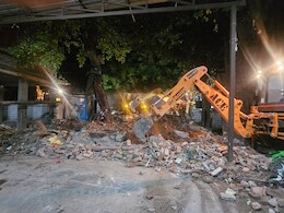 देहरादून में अस्पताल में बनी अवैध मजार पर चला बुल्डोजर, CM पोर्टल पर दर्ज हुई थी शिकायत देहरादून में अस्पताल में बनी अवैध मजार पर चला बुल्डोजर, CM पोर्टल पर दर्ज हुई थी शिकायत