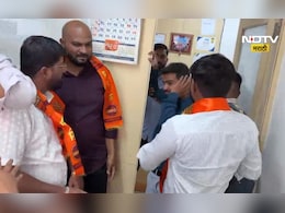 MNS News: 'मराठीविना काही अडत नाही', बँक कर्मचारी बोलला, मनसेने चोप-चोप चोपला MNS News: 'मराठीविना काही अडत नाही', बँक कर्मचारी बोलला, मनसेने चोप-चोप चोपला