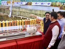 Mumbai Metro : मुंबई मेट्रो 7 A मार्गातील बोगद्याचे काम पूर्ण, मुख्यमंत्र्यांनी केली पाहणी
