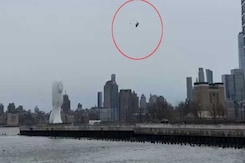 Video: Moment Chopper Crashed Into New York River, Killing Spanish Family Video: Moment Chopper Crashed Into New York River, Killing Spanish Family
