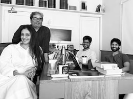 A <i>Haider</i> Reunion: Tabu Shares Pic With <i>Laqt-E-Jigars</i> Shahid Kapoor, Vishal Bhardwaj A <i>Haider</i> Reunion: Tabu Shares Pic With <i>Laqt-E-Jigars</i> Shahid Kapoor, Vishal Bhardwaj