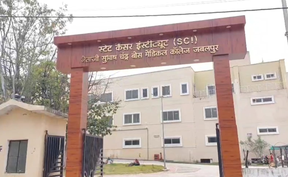 130 करोड़ का प्रोजेक्ट धूल खा रहा! 2020 में बिल्डिंग पूरी हुई, बड़ा सवाल- कब मिलेगा कैंसर संस्थान?