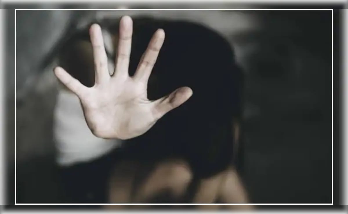 UP: यमुना में नहाते समय किशोरियों का बनाया वीडियो, घरवालों ने डांटा तो आहत लड़कियों ने खाया जहर