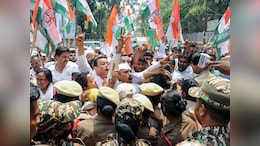 National Herald case : सोनिया और राहुल गांधी के खिलाफ ED के आरोपपत्र पर भड़के कांग्रेसी दिग्गज, कार्रवाई को बताया &lsquo;राजनीतिक षड्यंत्र'