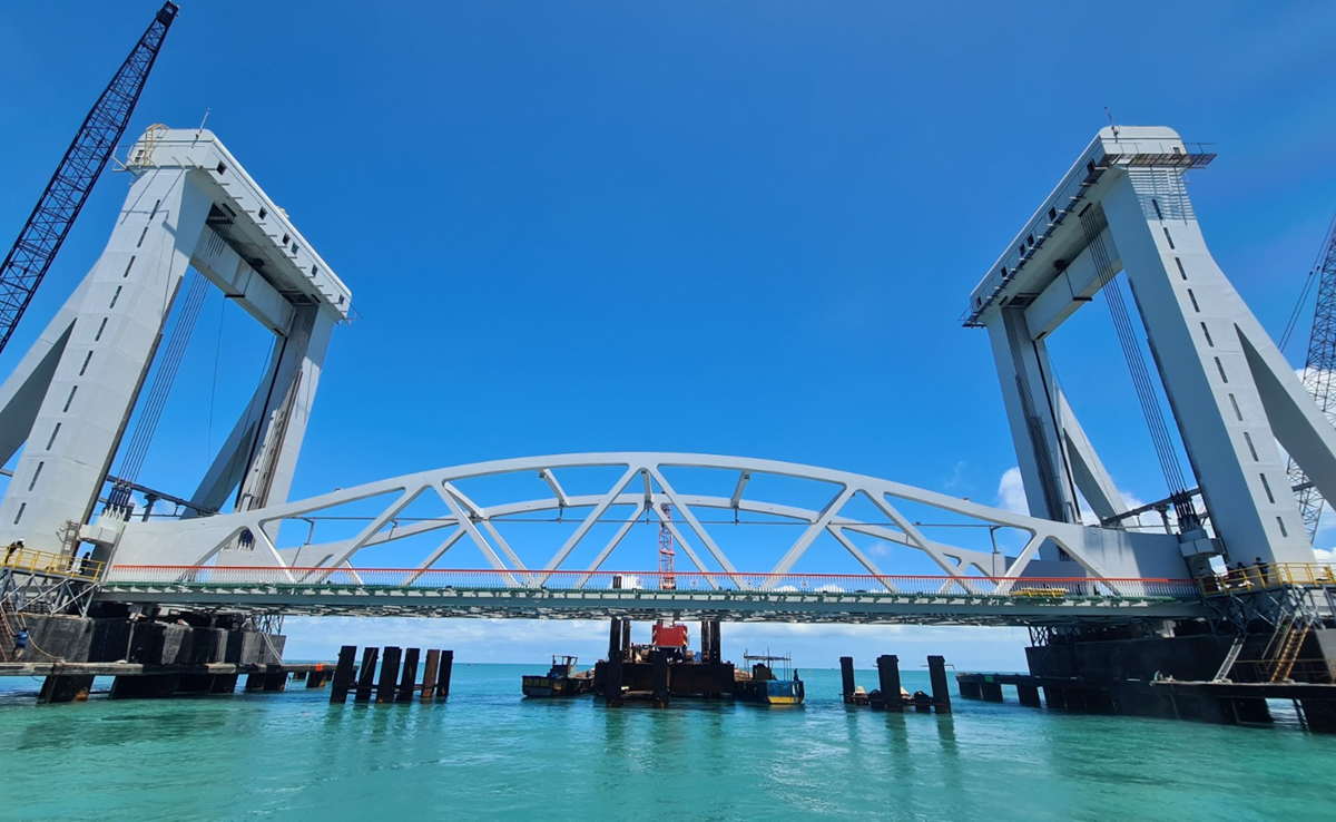 New Pamban Bridge: रामेश्वरम में बना ये ब्रिज किसी अजूबे से कम नहीं, पीएम मोदी ने किया उद्घाटन, देखिए तस्वीरें