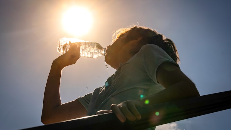 What Happens To Your Body During A Heatwave? Health Risks Explained
