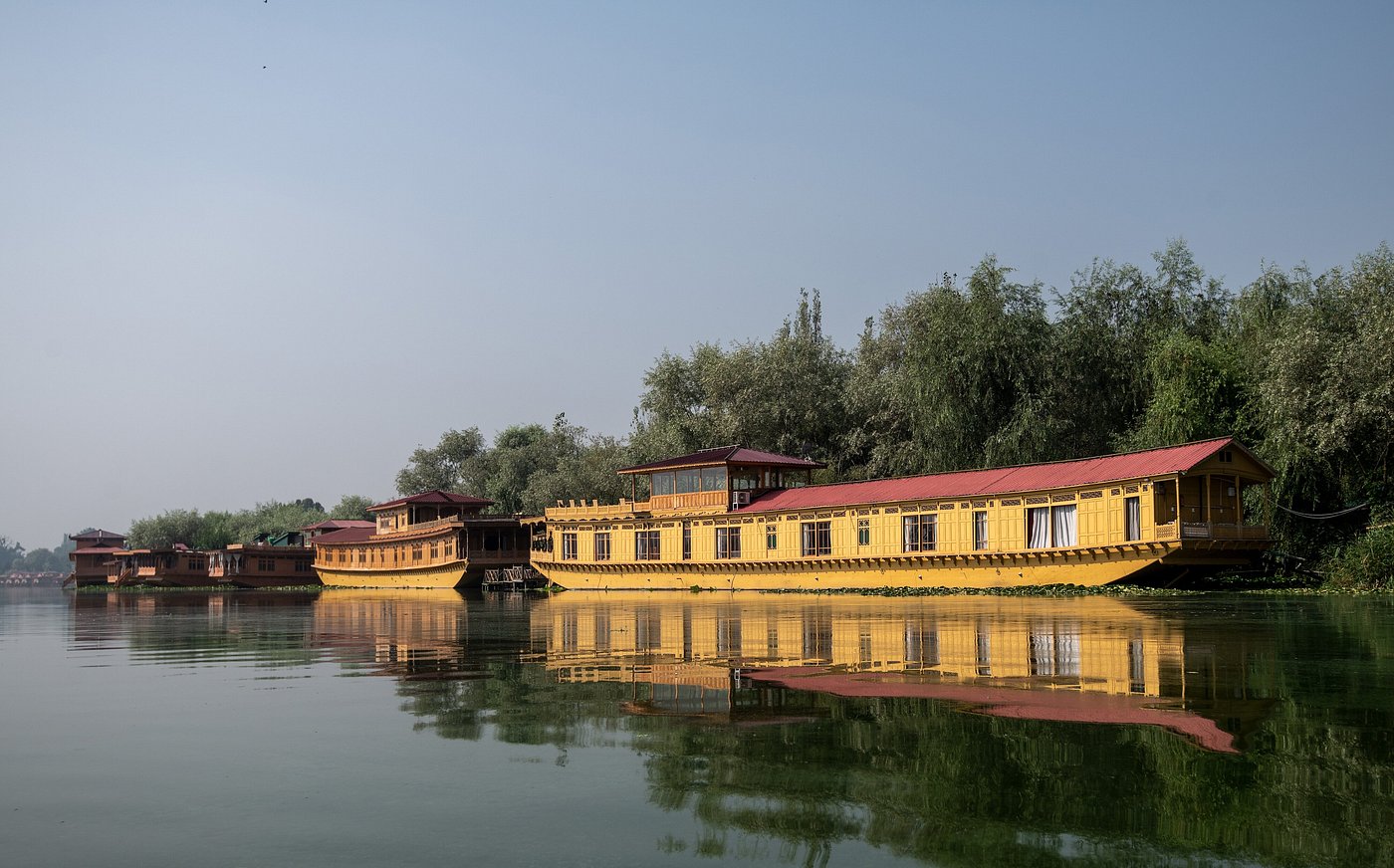 खाली हाउसबोट, सूने बाजार... खाड़ी की जंग से कश्मीर के पर्यटन का बुरा हाल