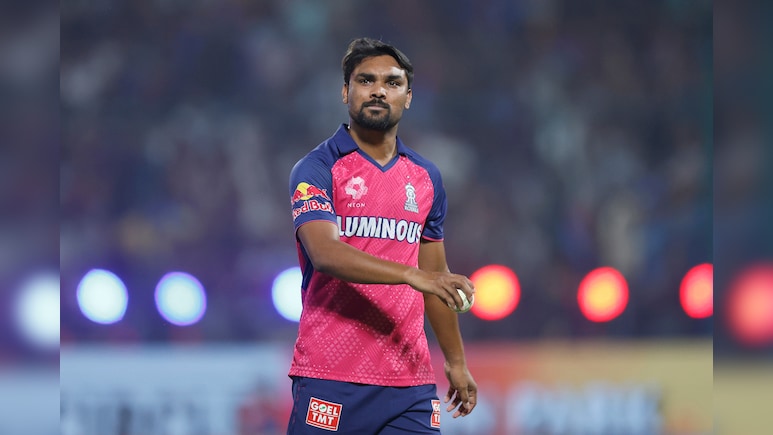 RCB vs RR: "टीम को भारी पड़ रही..." संदीप शर्मा ने बताया राजस्थान रॉयल्स को खल रही इस खिलाड़ी की कमी