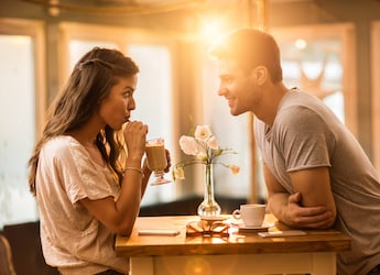 5 Restaurant Etiquette Clues That Reveal Your Date's True Personality 5 Restaurant Etiquette Clues That Reveal Your Date's True Personality