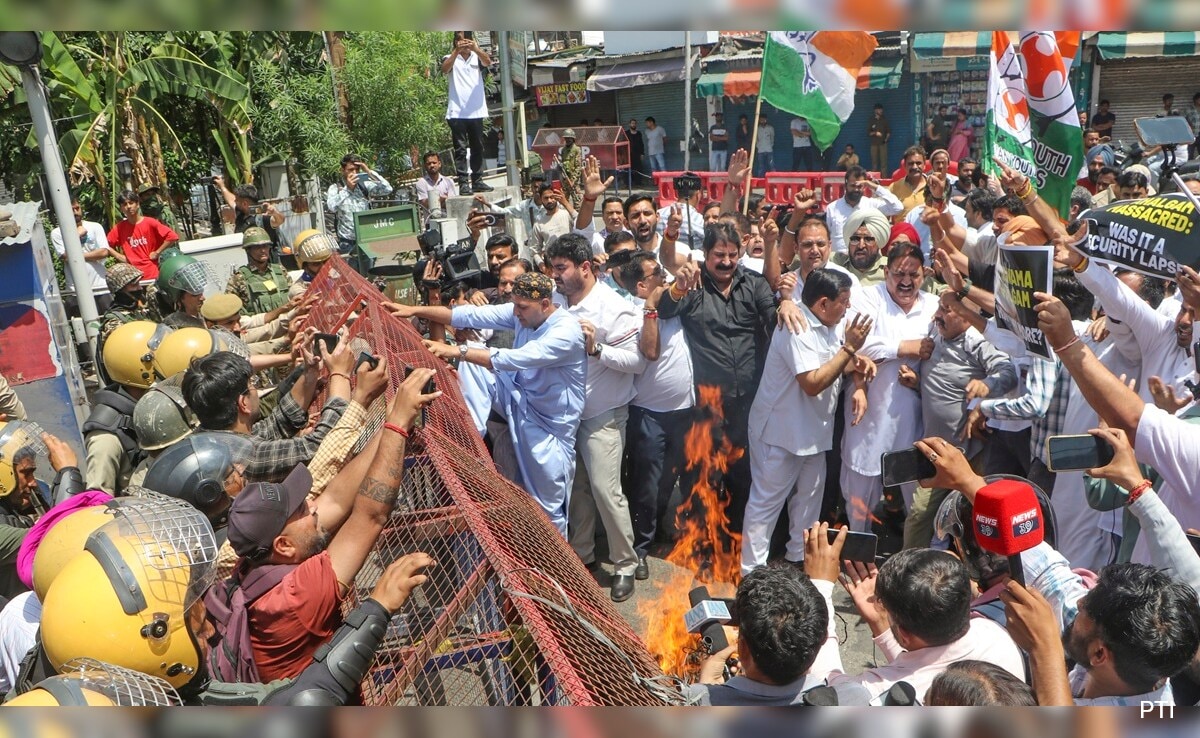 Ню Делхи Normal life came to a standstill as trade