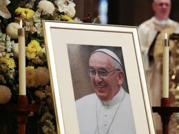 New Pope Election : अत्यंत रहस्यमय असते पोपची निवड, काळ्या आणि पांढऱ्या धुराचा आहे खास अर्थ