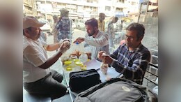 सावधान:&nbsp; यहां पाव भाजी खाना शख्स को पड़ गया भारी,&nbsp;शिकायत के बाद एक्शन में&nbsp;खाद्य विभाग