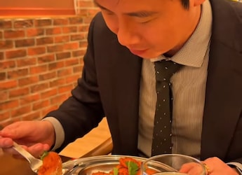 Watch: Korean Man Enjoys South Indian Vegetarian Food In Seoul Restaurant Watch: Korean Man Enjoys South Indian Vegetarian Food In Seoul Restaurant