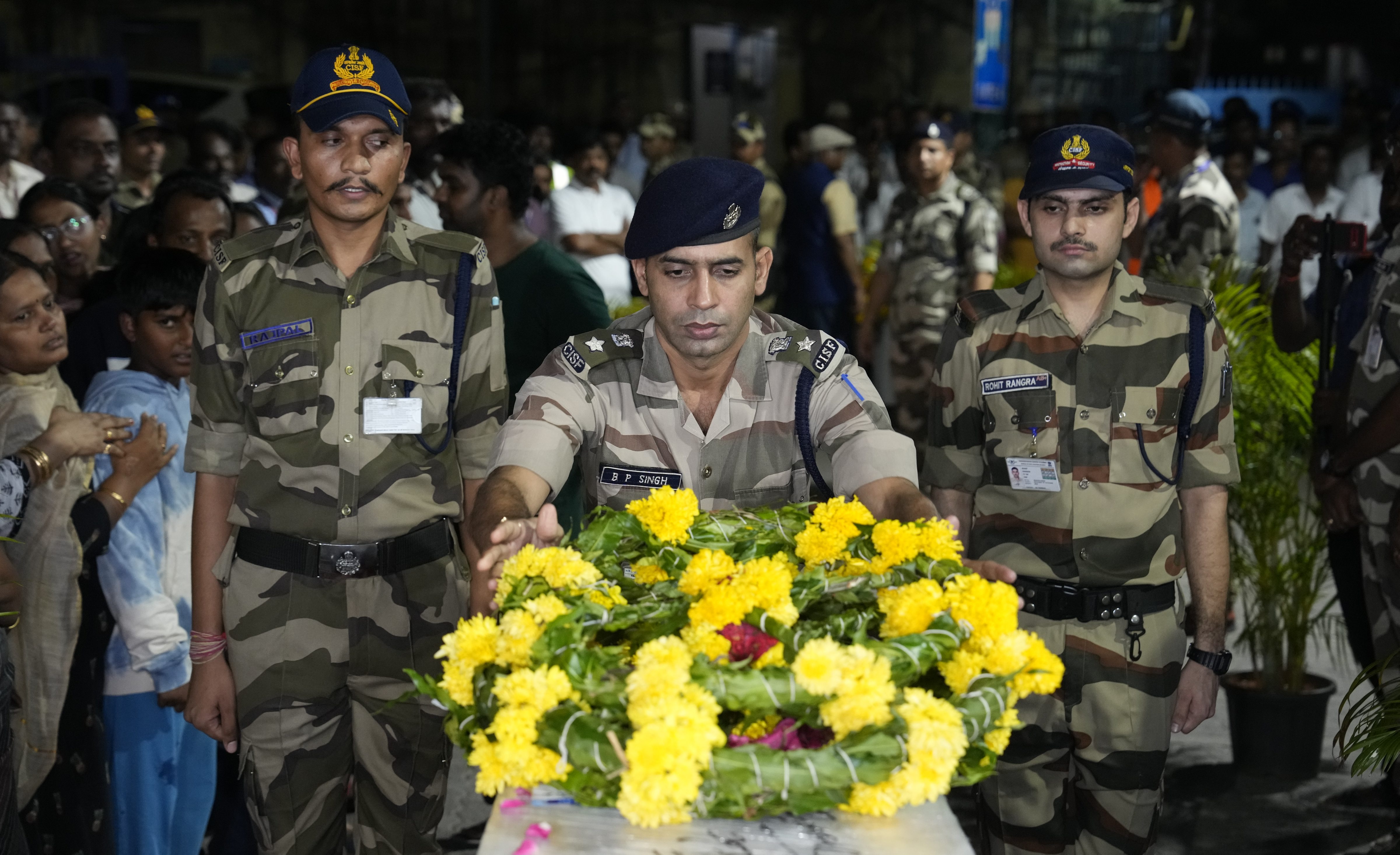 पहलगाम में मारे गए आंध्र प्रदेश के व्यक्ति का शव चेन्नई लाने के बाद नेल्लोर ले जाया गया
