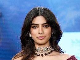 Khushi Kapoor Stuns In A Red Embellished <i>Lehenga</i> Set As She Turned Showstopper For Shyamal And Bhumika Khushi Kapoor Stuns In A Red Embellished <i>Lehenga</i> Set As She Turned Showstopper For Shyamal And Bhumika