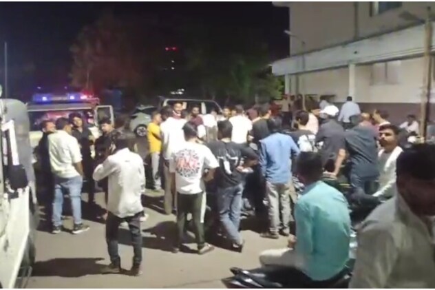 कोटा में चाकूबाजी के बाद मौके पर पहुंची पुलिस.