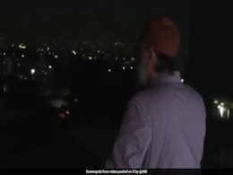 Asaduddin Owaisi Participates In 'Lights Off' Protest Against Waqf Law Asaduddin Owaisi Participates In 'Lights Off' Protest Against Waqf Law