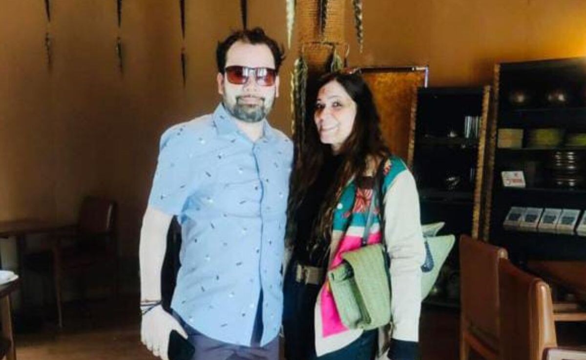 Райпур Бизнесменът на Райпур Динеш Мирания празнуваше годишнината от сватбата