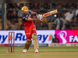 RCB vs RR: विराट कोहली का डबल धमाल, एक साथ क्रिस गेल-बाबर आजम का रिकॉर्ड तोड़कर मचाई खलबली RCB vs RR: विराट कोहली का डबल धमाल, एक साथ क्रिस गेल-बाबर आजम का रिकॉर्ड तोड़कर मचाई खलबली