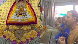 Khautshayamji: बाबा श्याम के दरबार में पहुंची दुनिया की सबसे छोटी महिला, फोटो खिंचवाने के लिए उमड़ी फैंस की भीड़