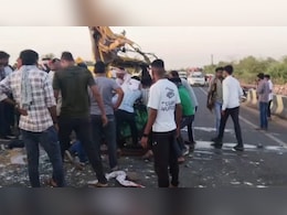 धौलपुर में नेशनल हाईवे 11B पर बड़ा हादसा, तीन गाड़ियां आपस में टकराईं; 2 की मौत 5 घायल धौलपुर में नेशनल हाईवे 11B पर बड़ा हादसा, तीन गाड़ियां आपस में टकराईं; 2 की मौत 5 घायल