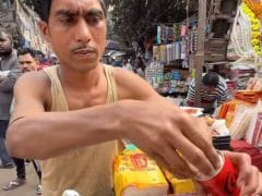 Watch: Kolkata Street Vendor Makes Scrambled Eggs With Coke, Leaves Internet Disgusted Watch: Kolkata Street Vendor Makes Scrambled Eggs With Coke, Leaves Internet Disgusted