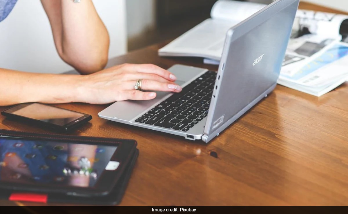 Delhi University Student Pays First-Year Fees From YouTube Income, Wins Internet Praise