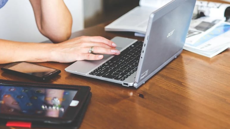 Delhi University Student Pays First-Year Fees From YouTube Income, Wins Internet Praise