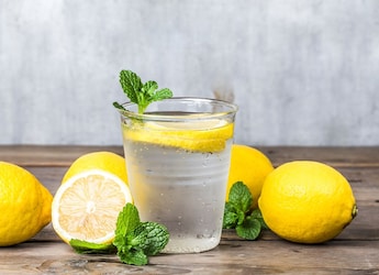 5 Amazing Benefits Of Drinking Lemon Water Every Morning For A Month