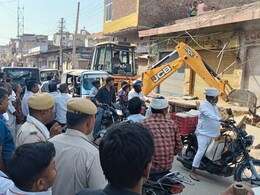 Bulldozer Action: अतिक्रमण के खिलाफ नगर परिषद का फिर चला बुलडोजर, कई पक्के निर्माण गिराए  Bulldozer Action: अतिक्रमण के खिलाफ नगर परिषद का फिर चला बुलडोजर, कई पक्के निर्माण गिराए