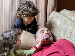 April Fools' Day 2025: दोस्तों और परिवार पर करें आज ये 7 प्रैंक्स, मजे से कहें 'अप्रैल फूल बनाया बड़ा मजा आया'