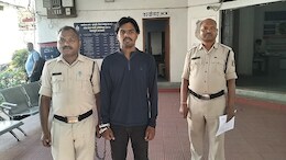 वीडियो कॉल पर लड़की से करता था बातें, फिर रिकॉर्ड किए प्राइवेट मूमेंट और कर दिए वायरल; दिल्ली से आरोपी गिरफ्तार