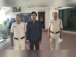वीडियो कॉल पर लड़की से करता था बातें, फिर रिकॉर्ड किए प्राइवेट मूमेंट और कर दिए वायरल; दिल्ली से आरोपी गिरफ्तार वीडियो कॉल पर लड़की से करता था बातें, फिर रिकॉर्ड किए प्राइवेट मूमेंट और कर दिए वायरल; दिल्ली से आरोपी गिरफ्तार