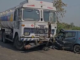 Wardha Accident : रान डुक्कर आडवं आल्याने अपघात, अख्ख कुटुंब संपलं; पती-पत्नीसह दोन मुलांचा मृत्यू Wardha Accident : रान डुक्कर आडवं आल्याने अपघात, अख्ख कुटुंब संपलं; पती-पत्नीसह दोन मुलांचा मृत्यू
