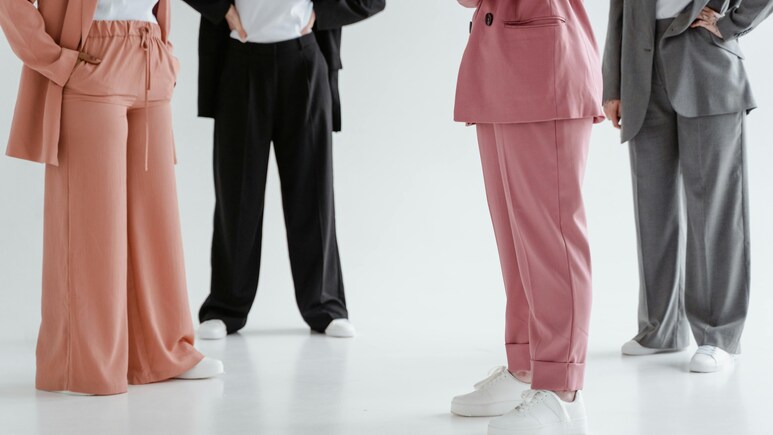 Slim से लेकर Relaxed Fit तक, अपनी बॉडी टाइप के अनुसार कैसे चुनें सही Trousers Slim से लेकर Relaxed Fit तक, अपनी बॉडी टाइप के अनुसार कैसे चुनें सही Trousers