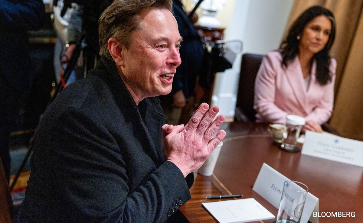 Wedbush Securities Analyst Дан Айвс заяви Вторник Мъскът трябва да