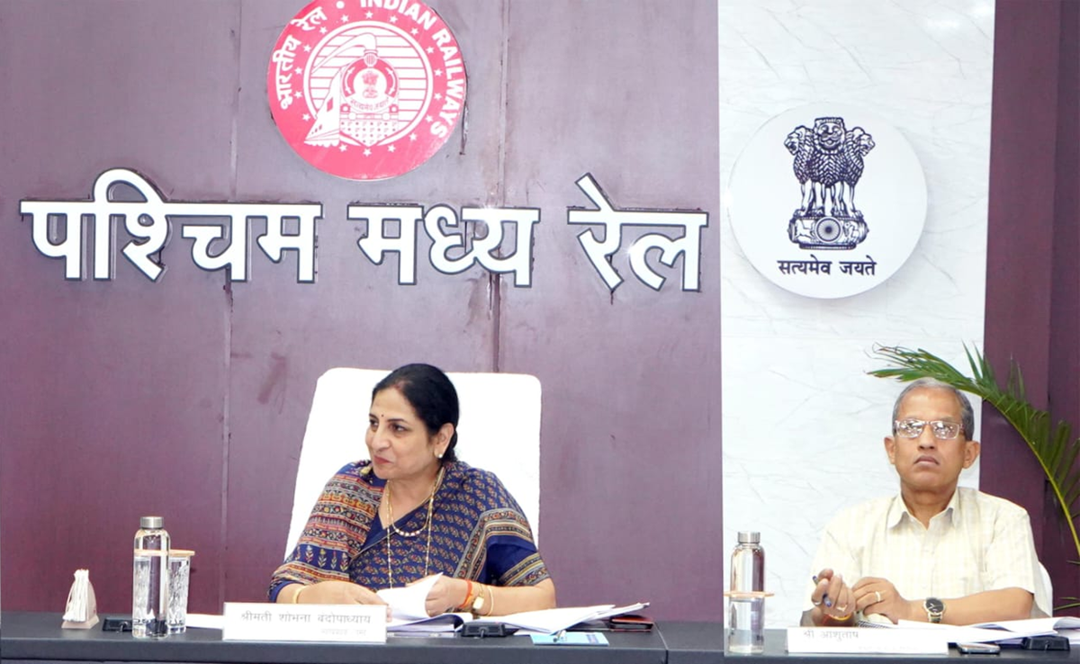 WCR: भोपाल रेल कारखाने ने रचा इतिहास! 1369 कोचों की ओवरहॉलिंग पूरी, पश्चिम मध्य रेलवे का कीर्तिमान